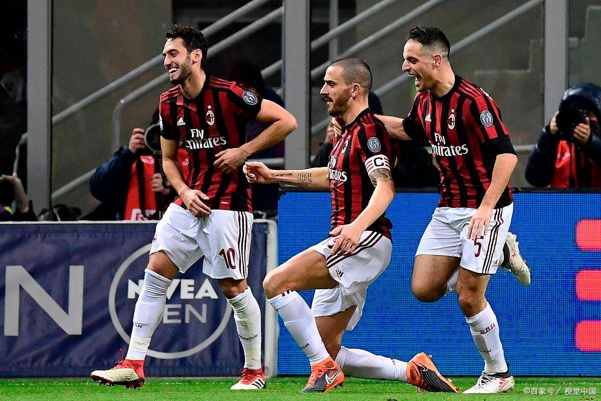 沙特足协官方：因场地大雨，对阵阿联酋下半场比赛推迟开场（沙特足协通告：因场地大雨，沙特对阿联酋下半场延迟开球）