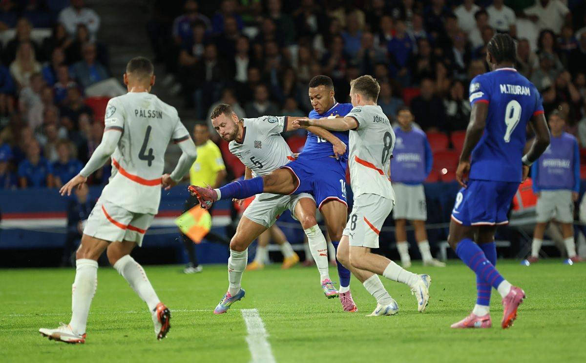 C罗英超103球领跑葡萄牙球员榜，B费66球居次（C罗以英超103球称霸葡萄牙射手榜，B费66球位列第二）