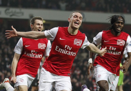 英超：曼联客场2-1击败莱斯特城（英超客场告捷：曼联2-1力克莱斯特城）