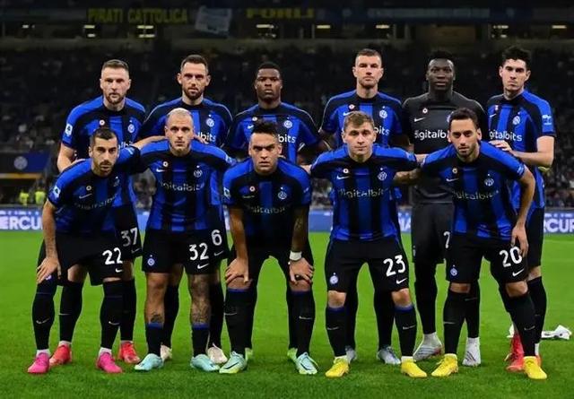 亚特兰大4-0十人热那亚晋级意杯8强，吉姆西蒂、德容恩破门