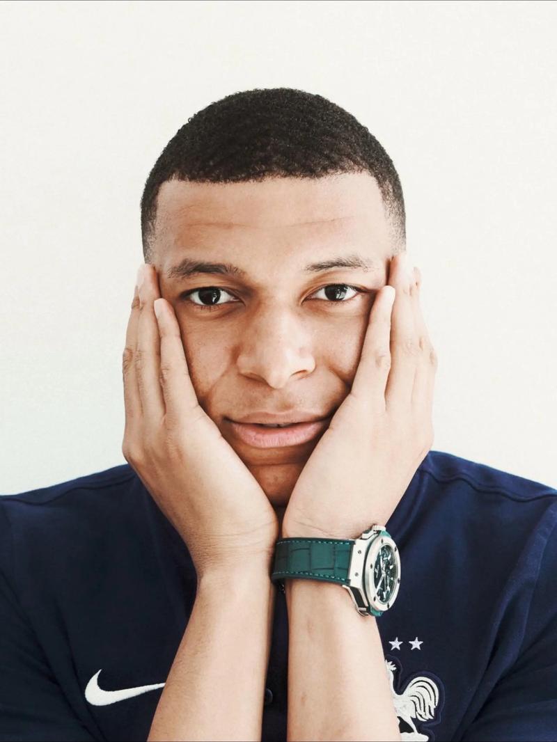 尤尔曼德：哈兰德是最好的前锋之一，但足球始终是团队运动（尤尔曼德：哈兰德虽为顶尖射手，足球终究是团队的比赛）