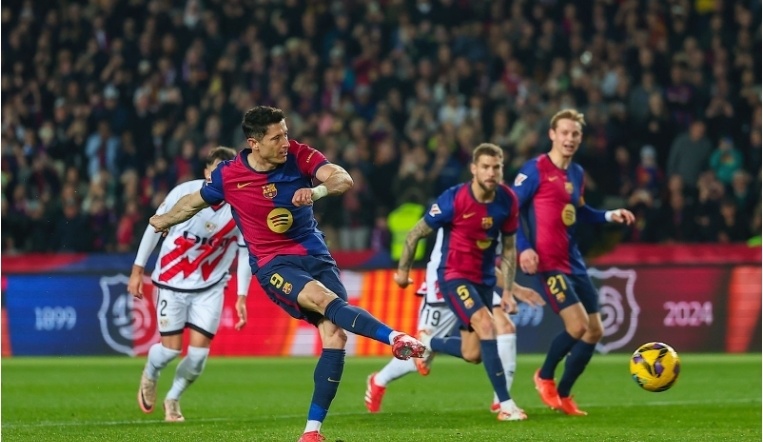 波兰主帅：即使踢得丑陋也要赢球；扎莱夫斯基染黄让我恼火