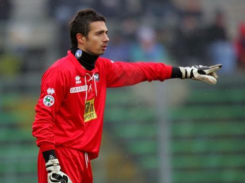 德转：王上源与河南队续约一年，新合同至2026年底