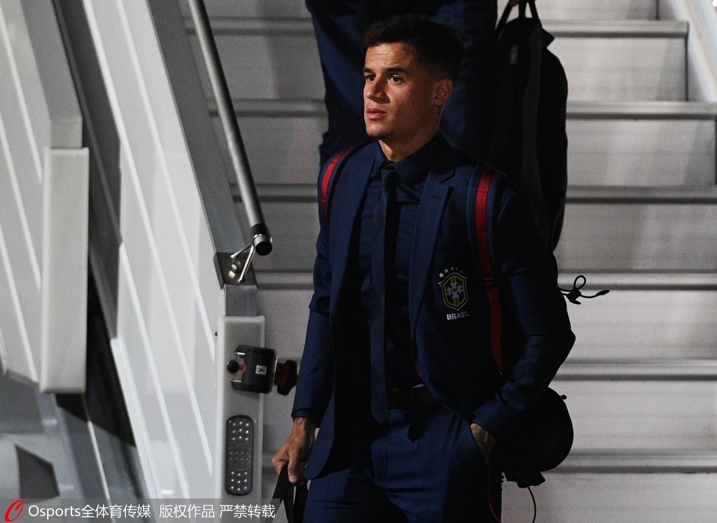 詹姆斯关键助攻锁定胜利