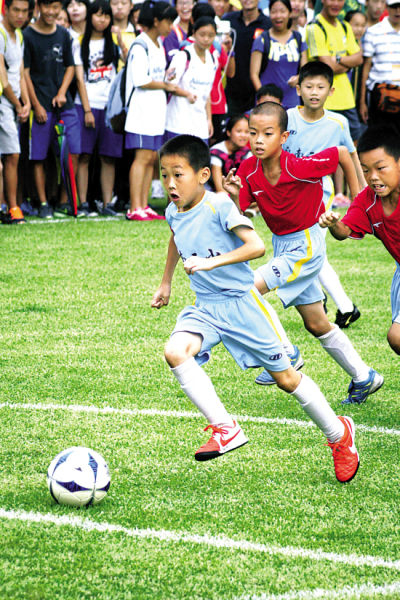 马切吉亚尼：奥古斯托客串不了右路；索默的扑救有问题