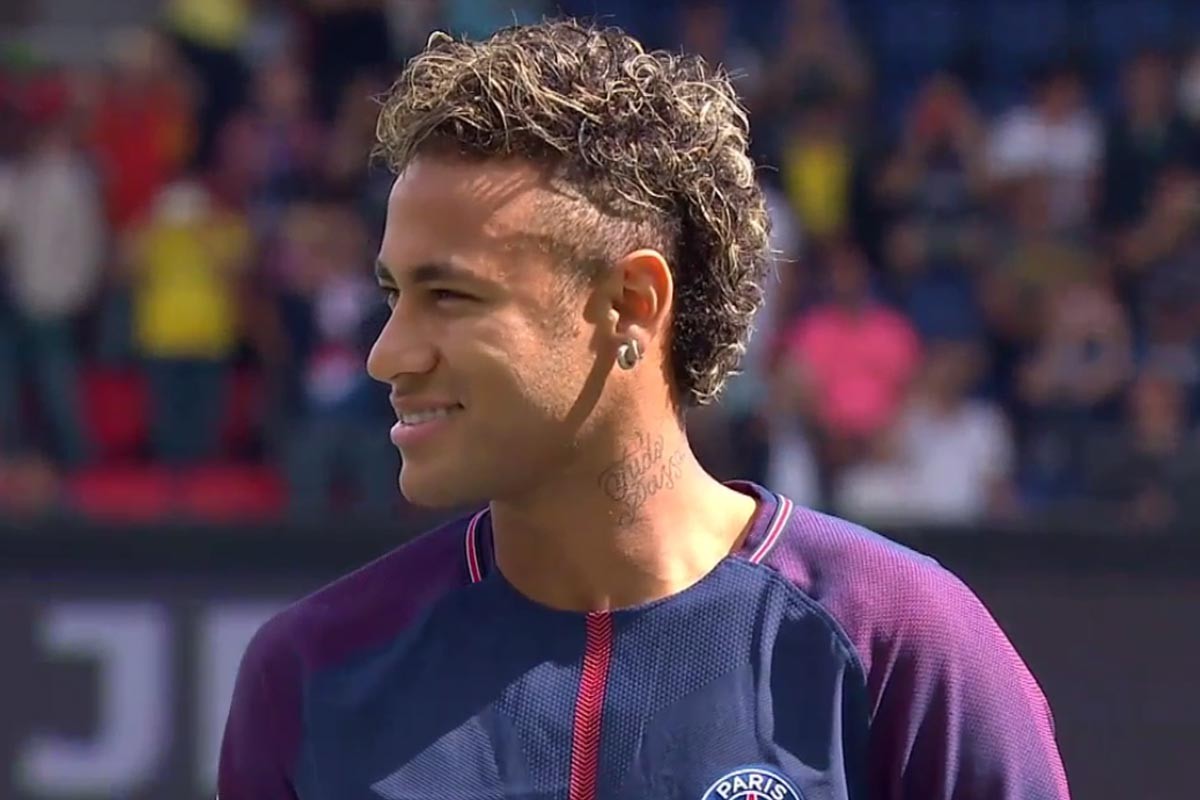 保安大爷中场硬核加入拉拉队，全场尖叫炸了！